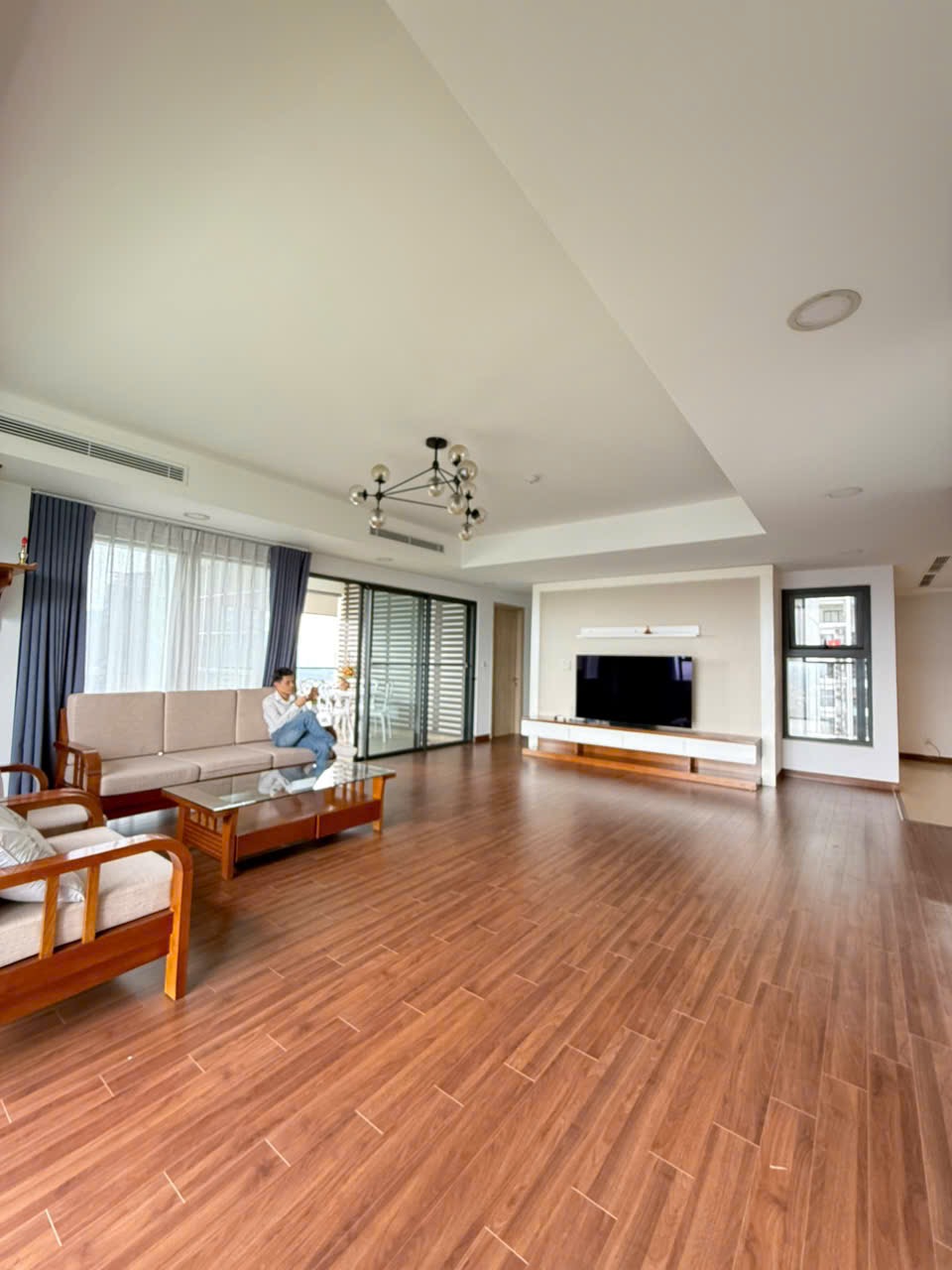 3 bedrooms apartment in Lake 1 building with nice view 1