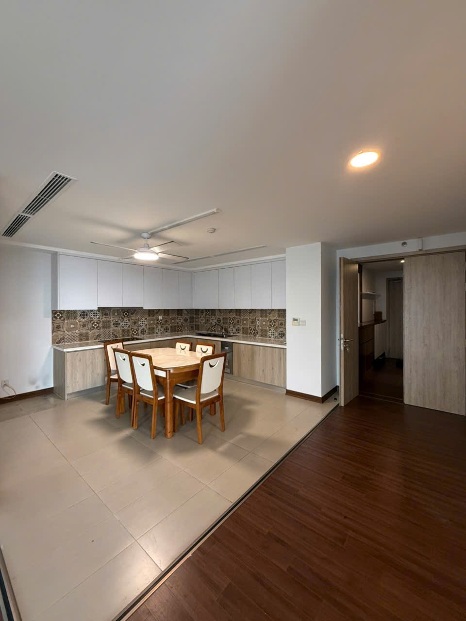 3 bedrooms apartment in Lake 1 building with nice view 2