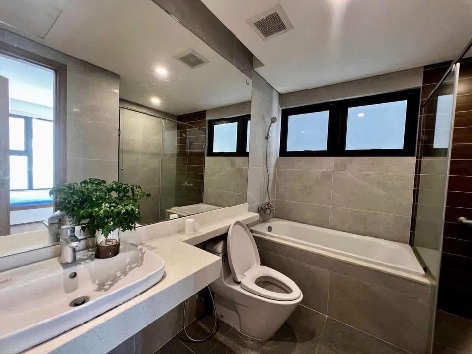 3 bedrooms apartment in sky oasis for rent 6