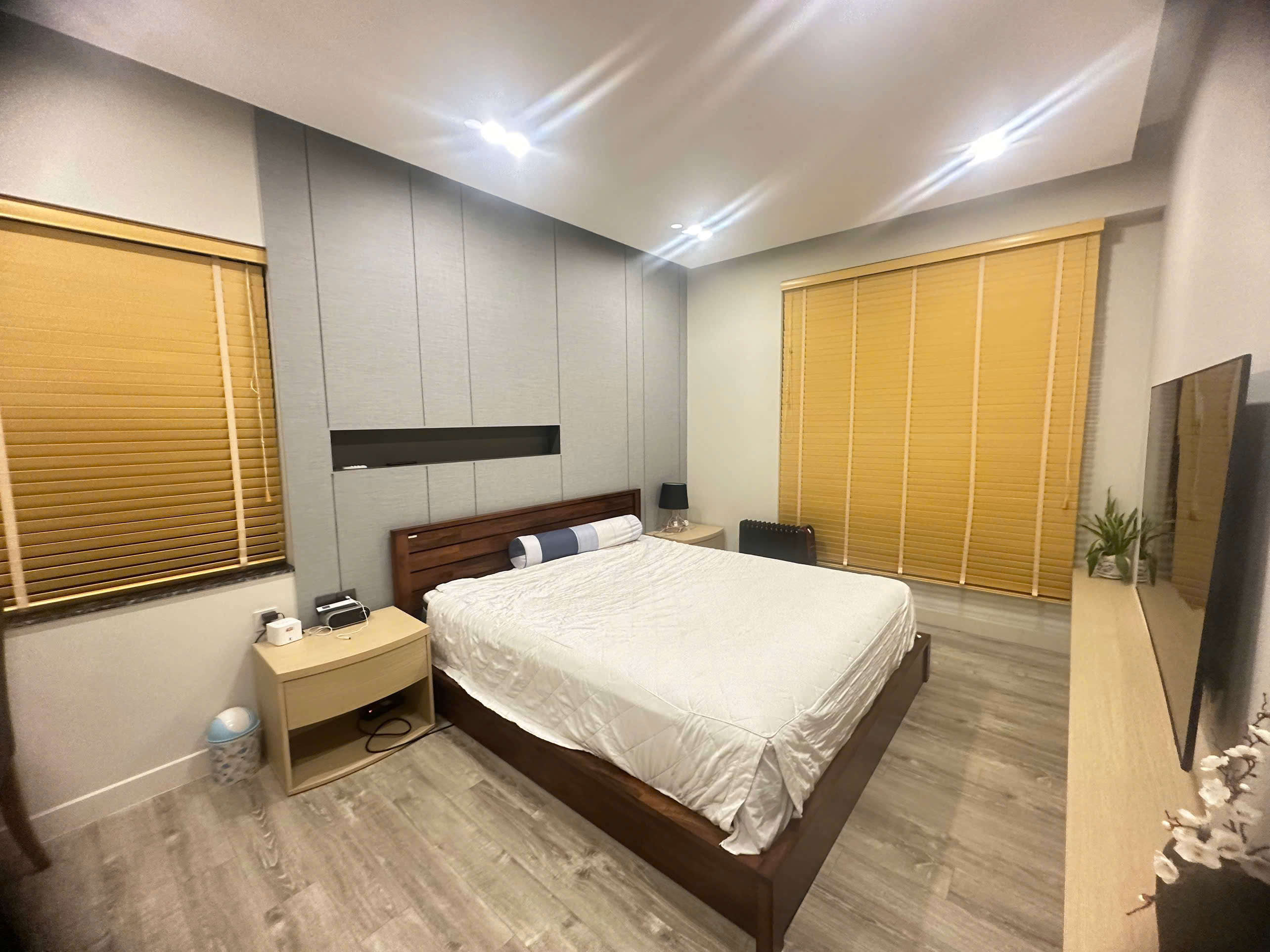 3 bedrooms fully furnished apartment for rent in Lake 1 Ecopark 7