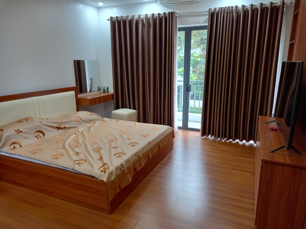 5 bedrooms furnished villa in Park river , Ecopark Van Giang 12