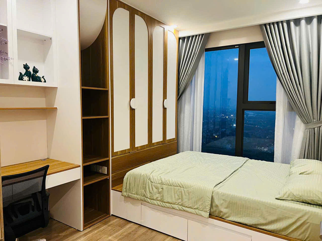 Brand new apartment for rent in Haven Park Ecopark 3 bedrooms 4