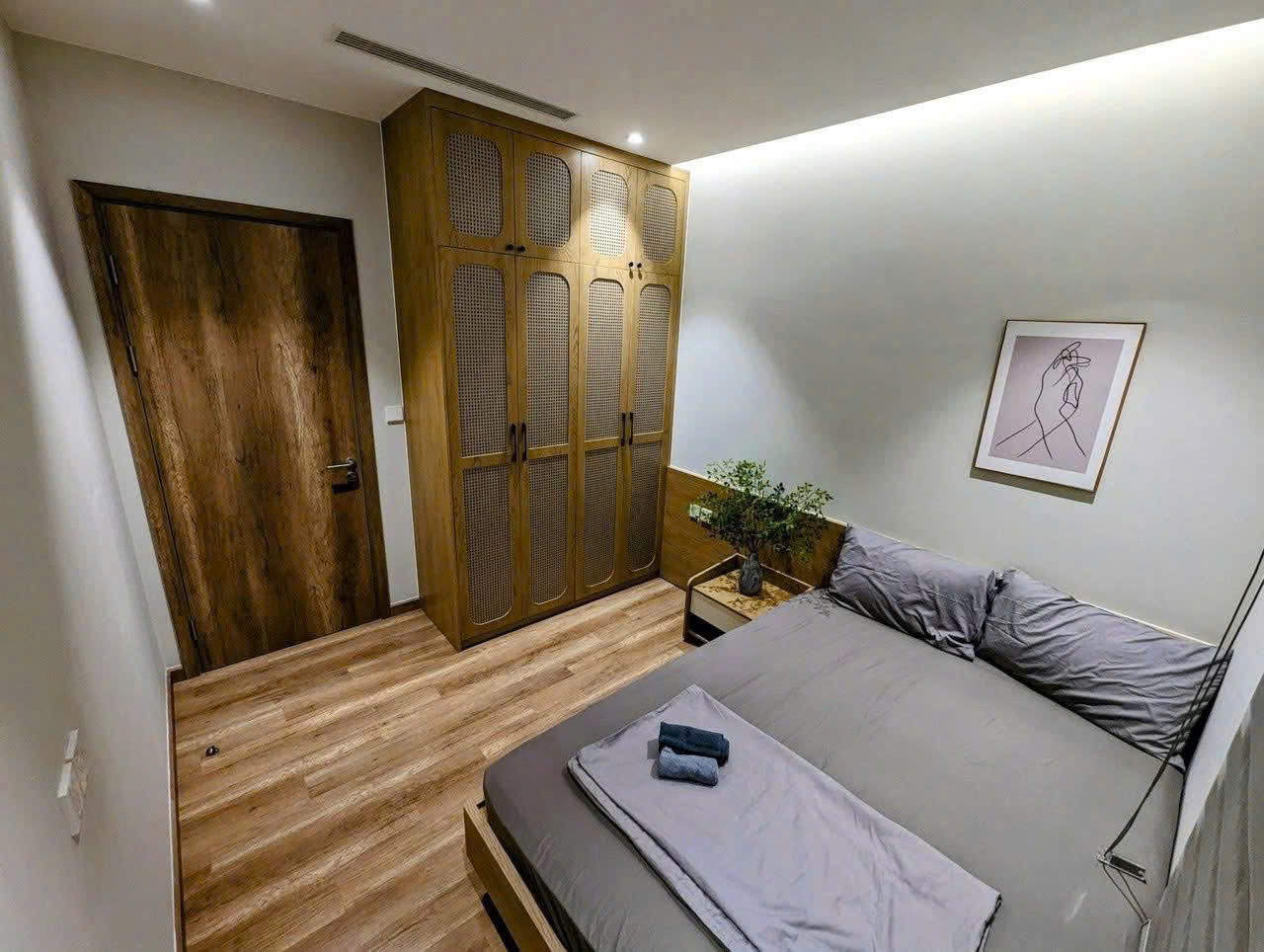 Cozy 3 bedrooms apartment in Landmark 1 buiding high floor 4