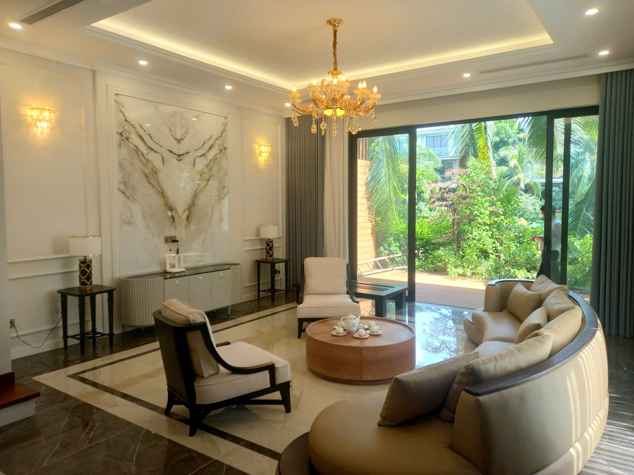 Cozy furnished house to rent in Ecopark Island Villa 6 bedrooms fully furnished 1