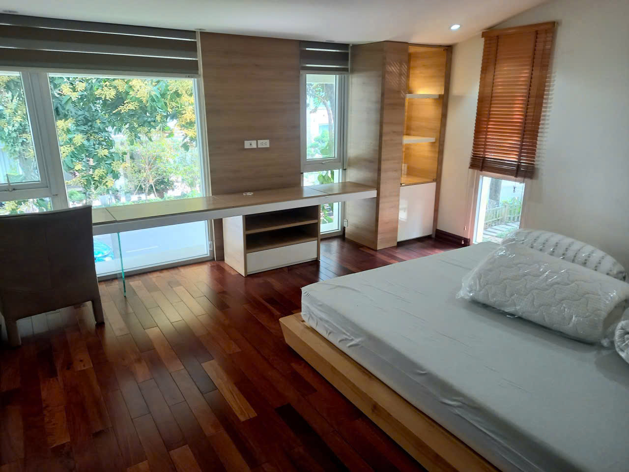 Fully furnished villa for rent in Vuon Tung 3 bedrooms 8