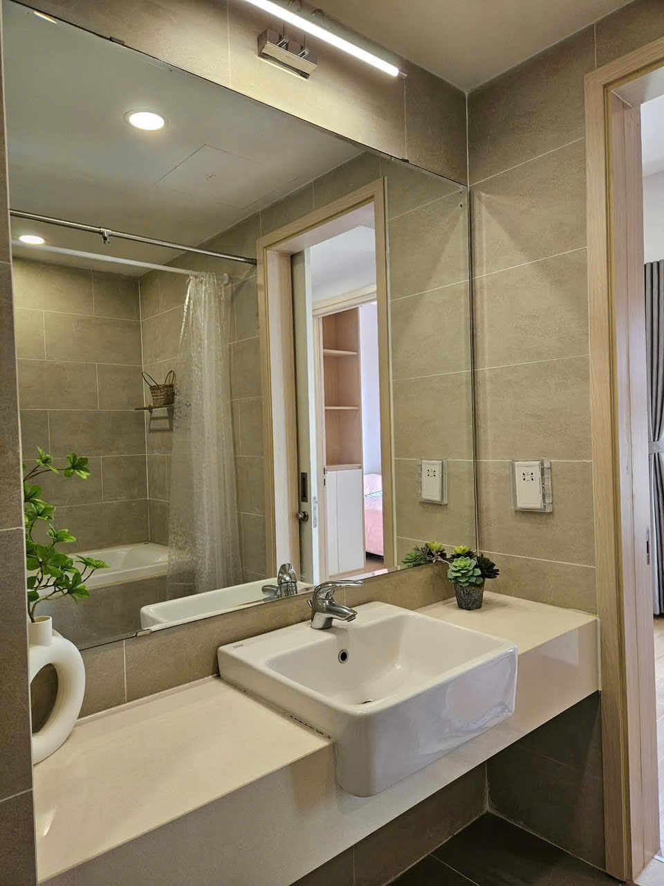 Good price apartment in Park 1 building 2 bedrooms nice furnished 11