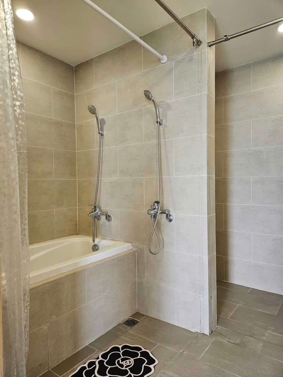 Good price apartment in Park 1 building 2 bedrooms nice furnished 7