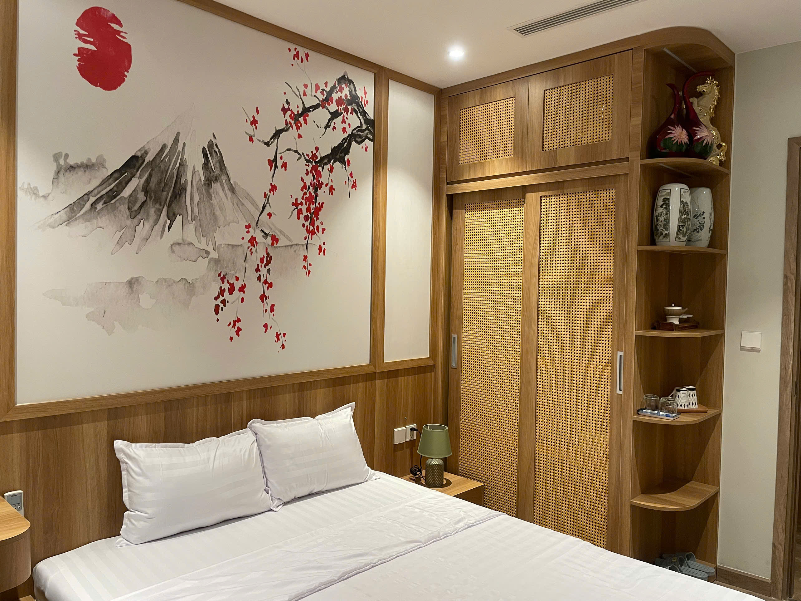 Japanese style apartment for rent in Landmark with lake view 6