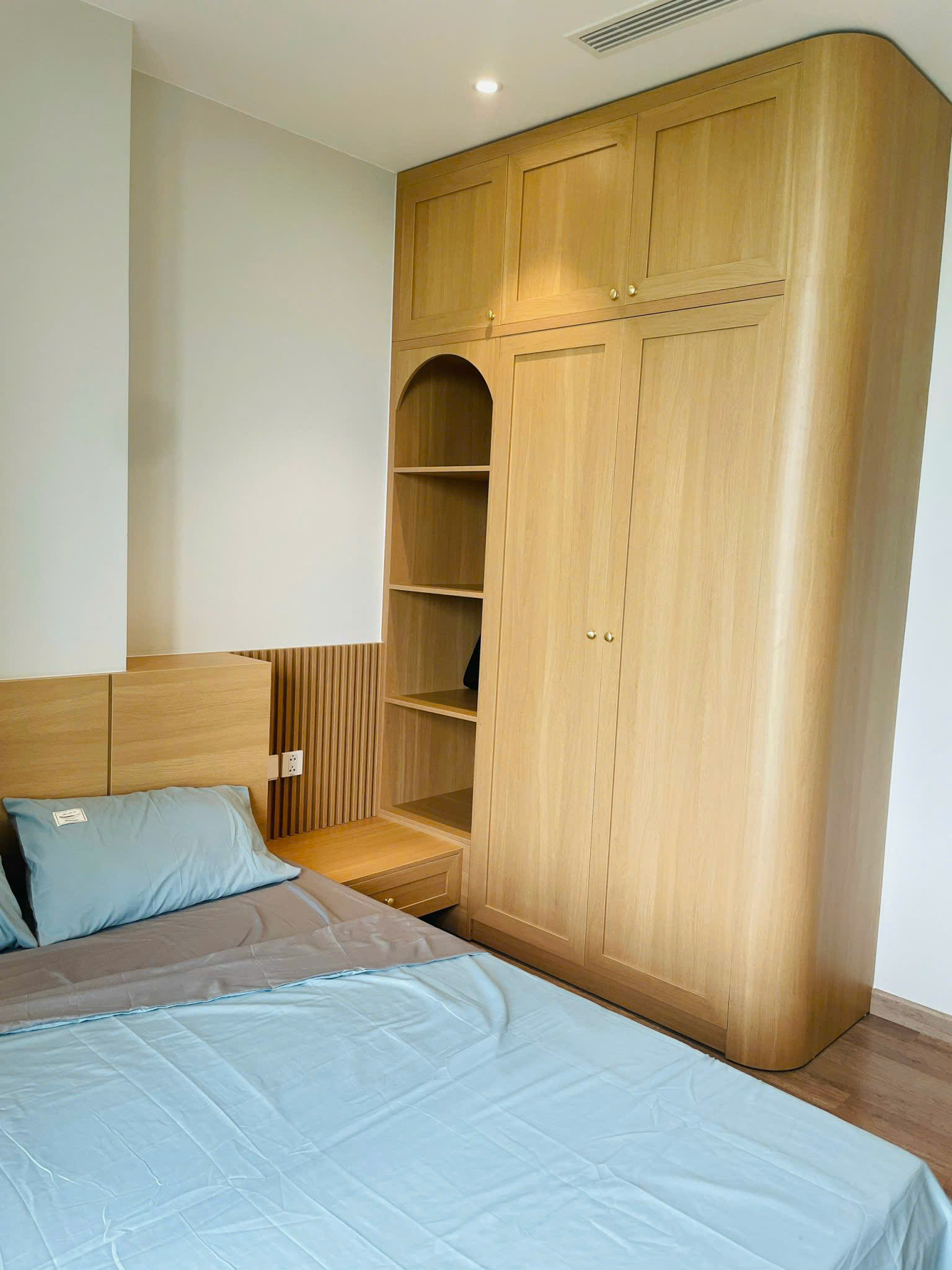 Lake view 2 bedrooms apartment in Landmark 1 Ecopark 6