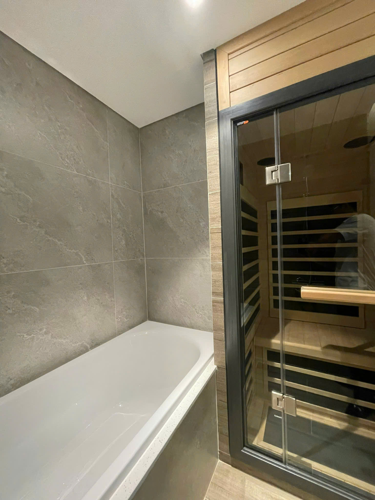 Lake view 2 bedrooms apartment in Landmark 1 Ecopark 7