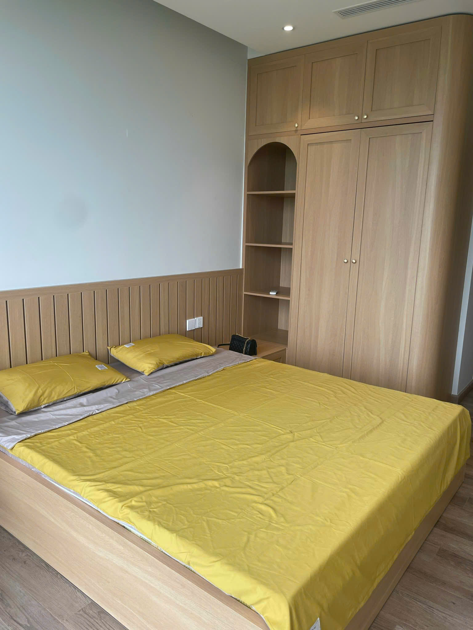 Lake view 2 bedrooms apartment in Landmark 1 Ecopark 9