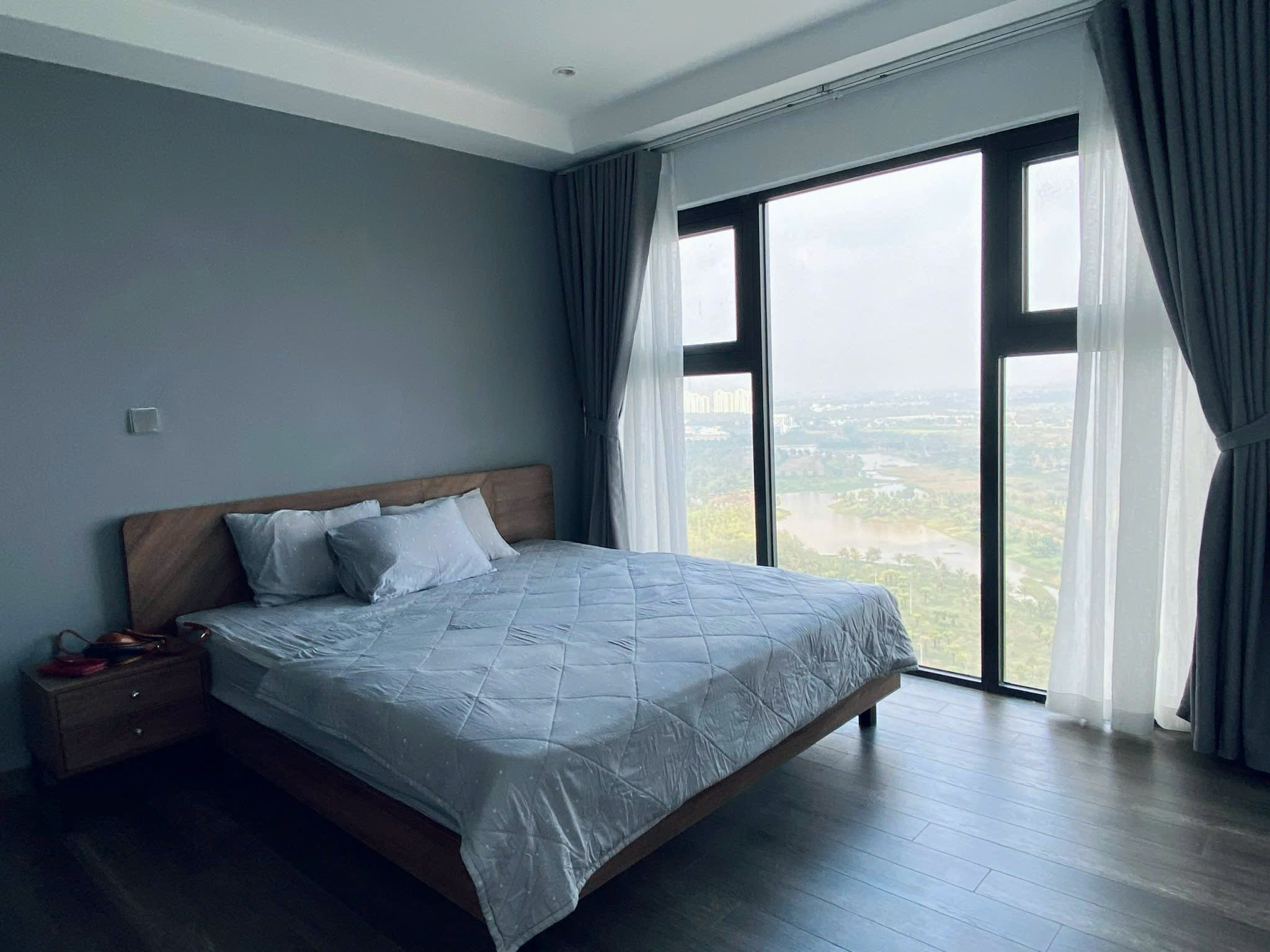 Large size 3 bedrooms apartment in Park premium Ecopark 6