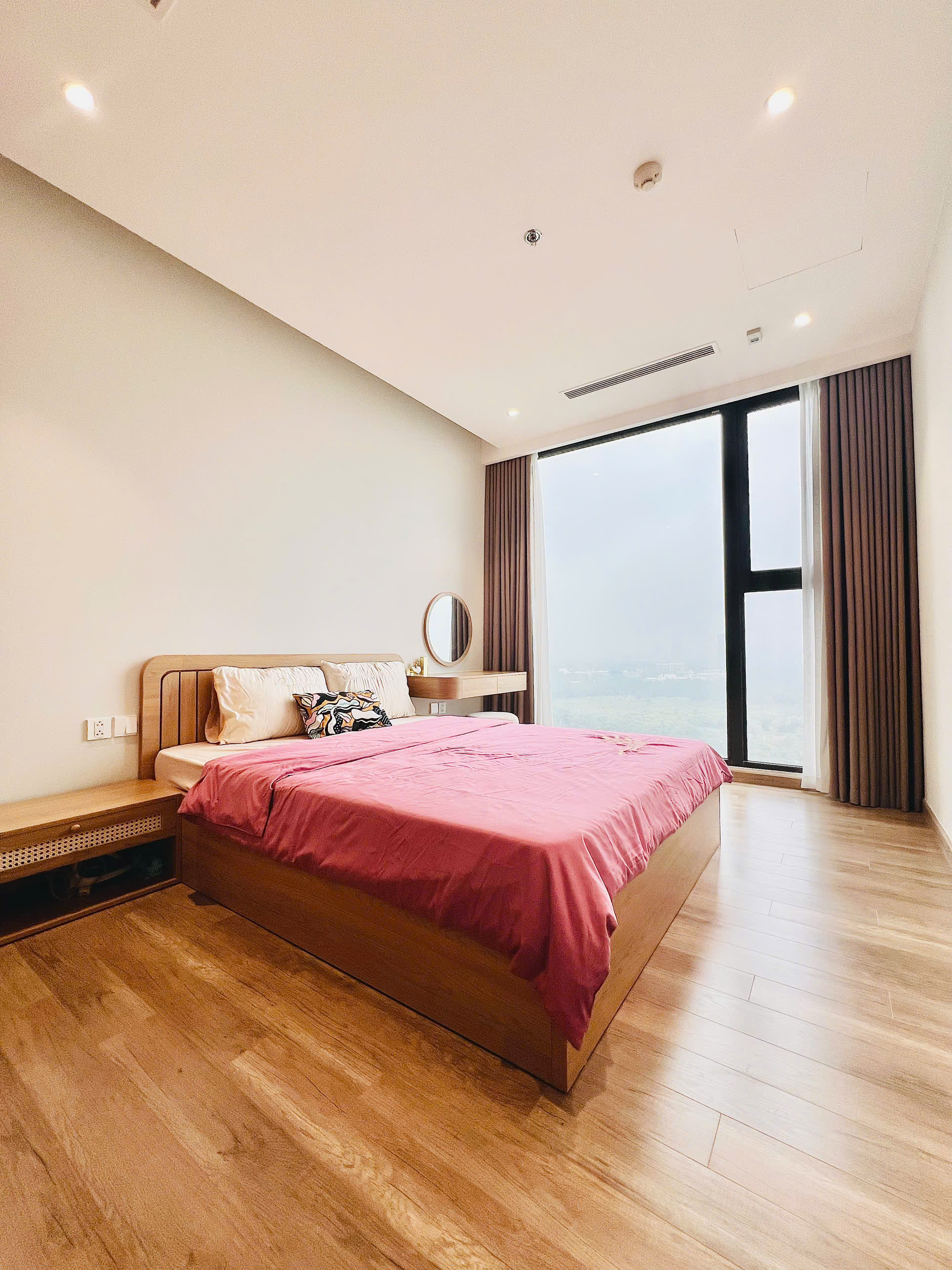 New 2 bedrooms apartment in Landmark with nice view 8