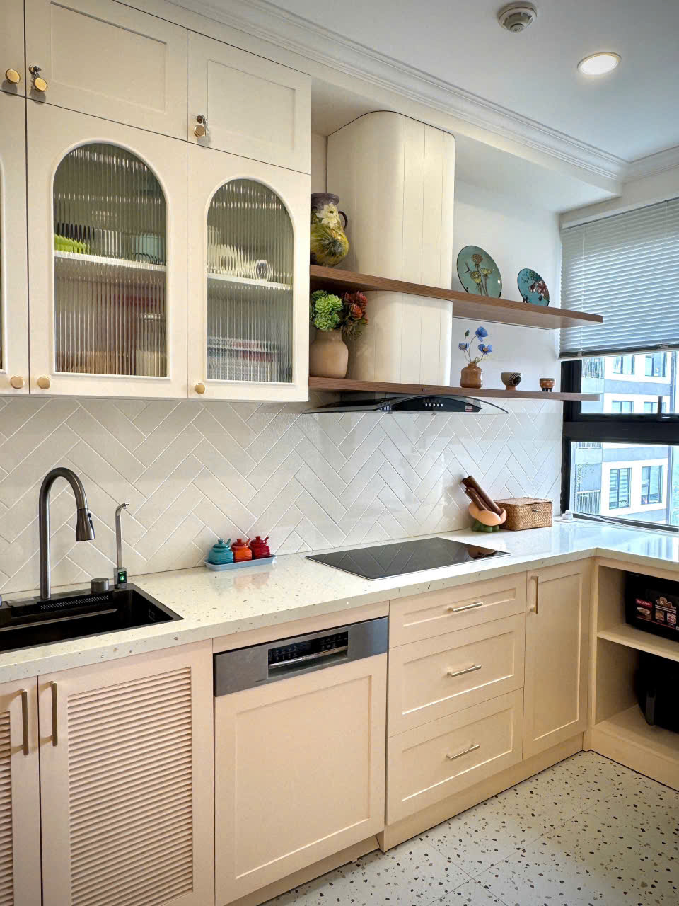 New 3 bedrooms apartment in S-Premium tower Sky oasis Ecopark 3
