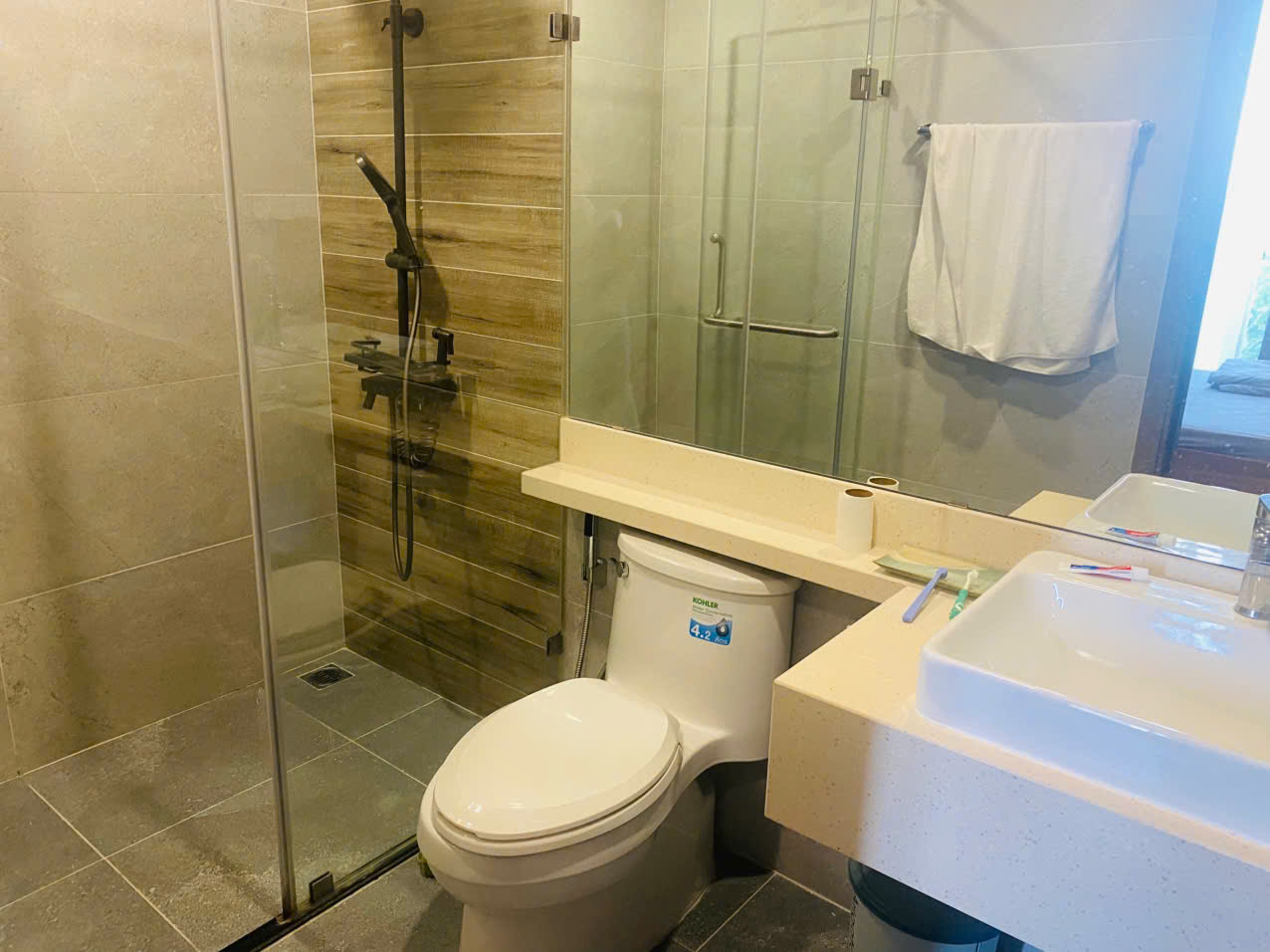 Nice apartment has 3 bedrooms in Solforest Ecopark 8