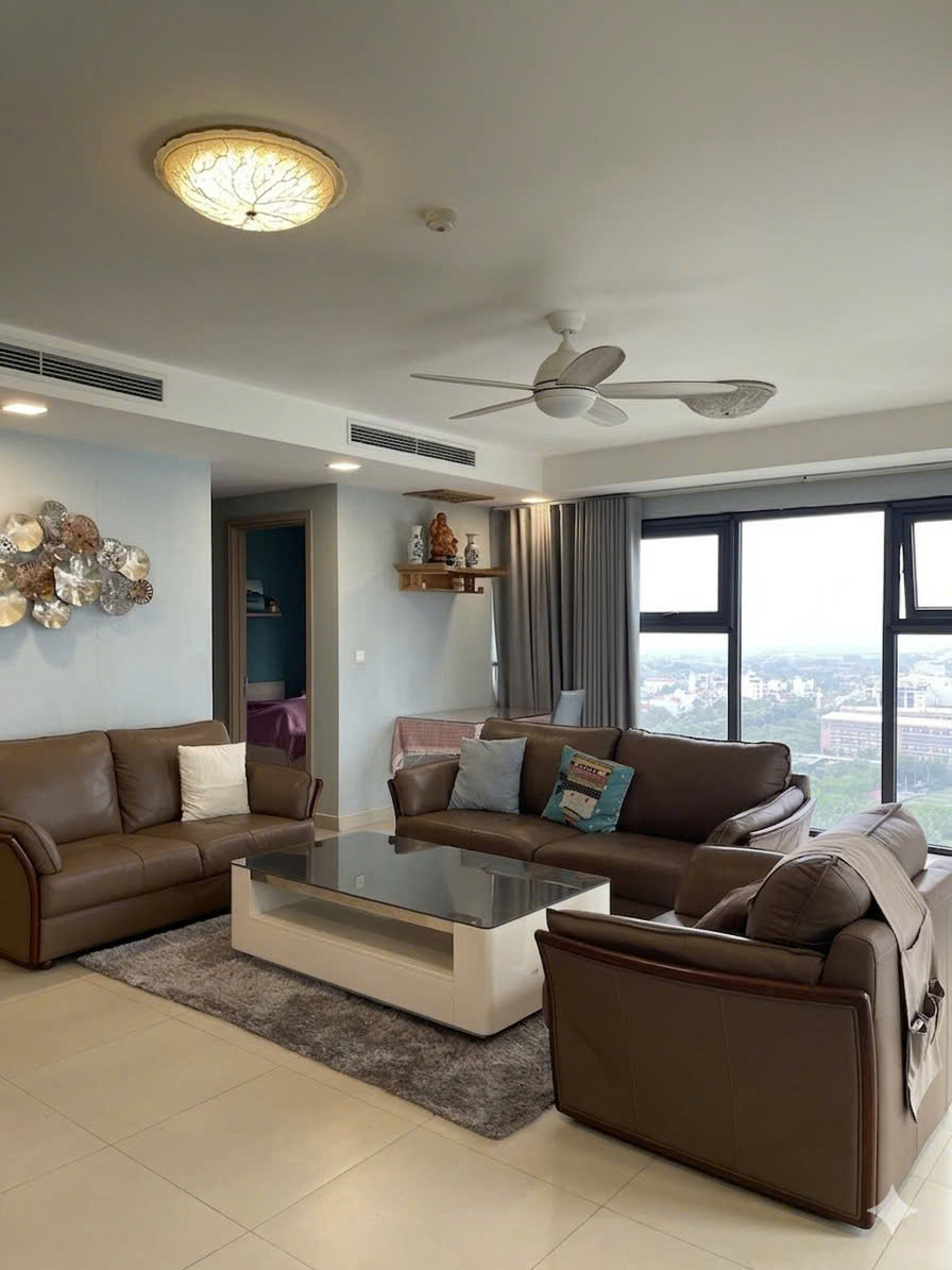 3 bedrooms 3 bathrooms fully furnished apartment in Sky 3 building