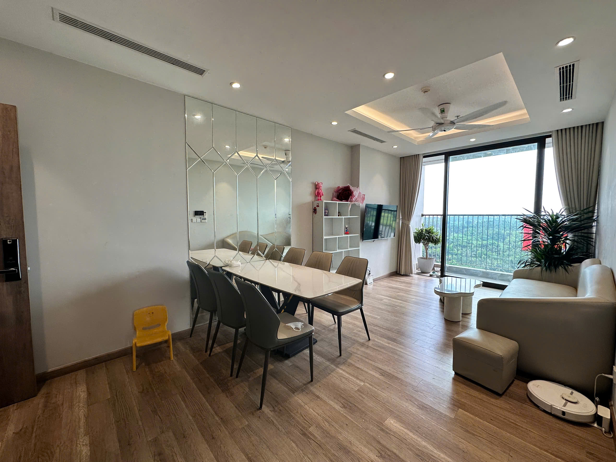 Apartment in Landmark Ecopark for rent 3 bedrooms