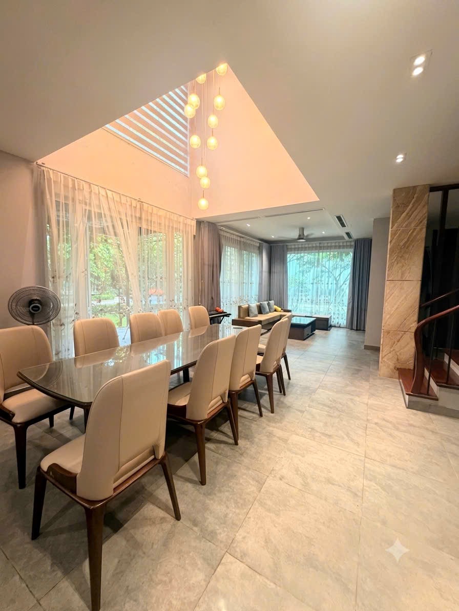 Corner villa with 5 bedrooms for rent in Mimosa Ecopark