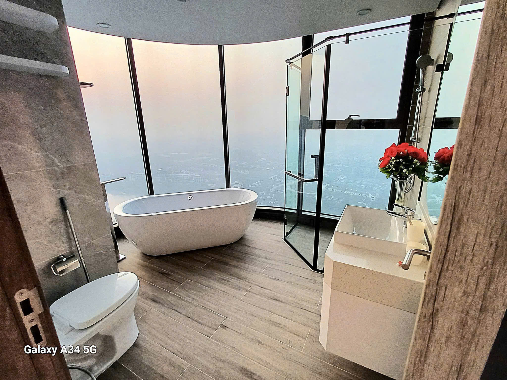 High floor 3 bedrooms apartment in Onsen with lake view