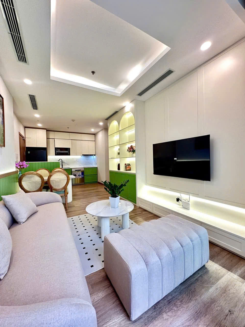 High floor apartment for rent in R3 Onsen Ecopark with 2 bedrooms