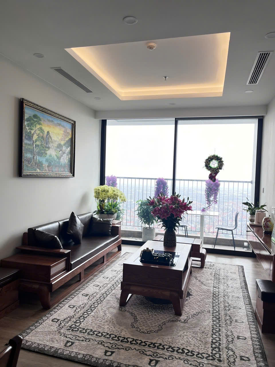 Landmark tower 3 bedrooms apartment for rent with cheap price