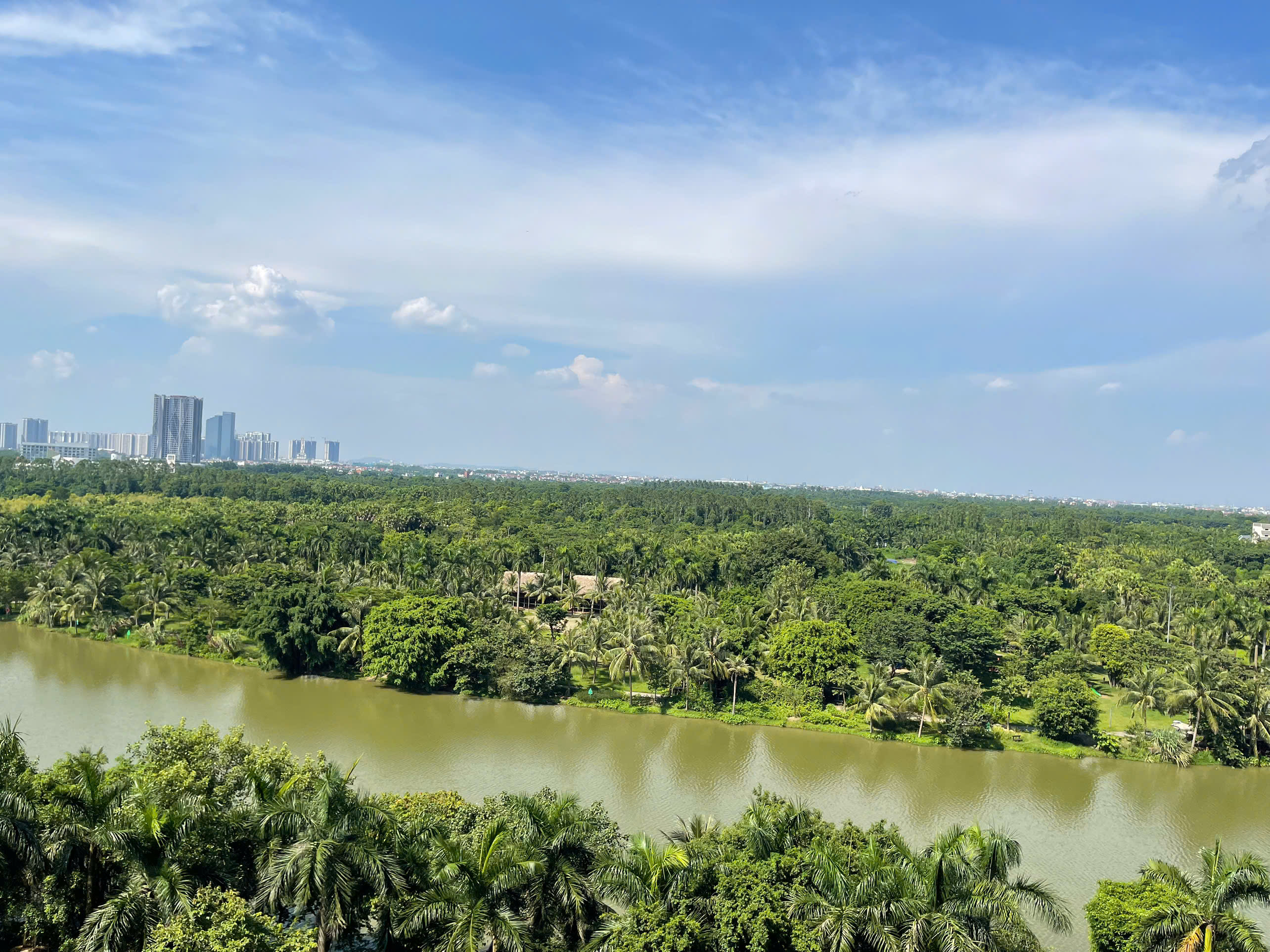 Large 3 bedrooms 3 bathrooms apartment in Landmark with nice furnished