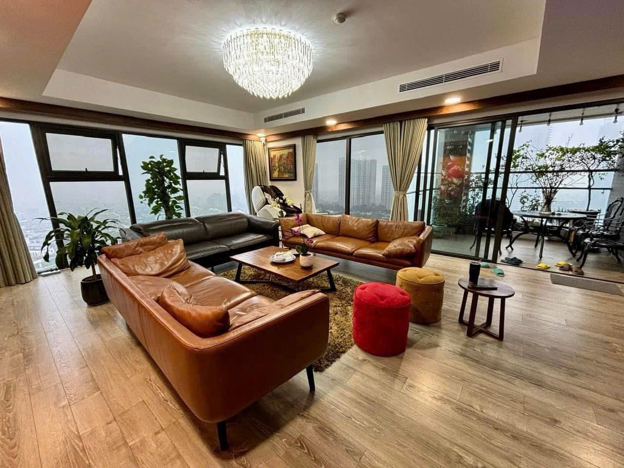 Large apartment 3 bedrooms 3 bathrooms in Lake 2 for rent