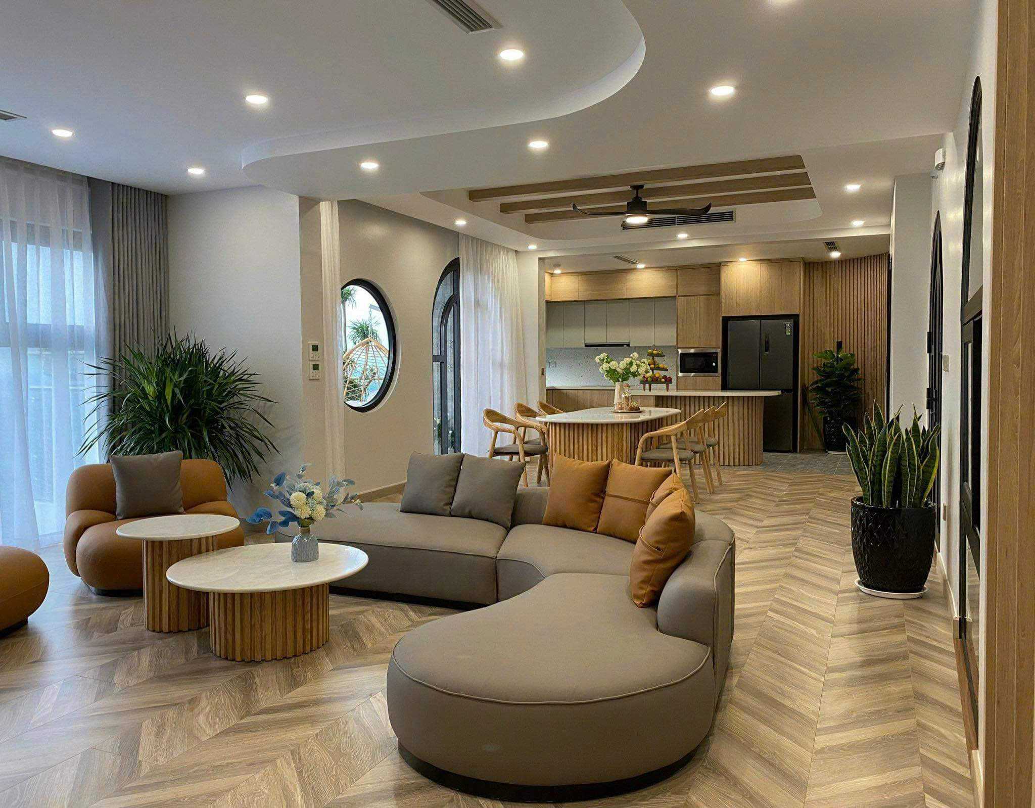 Large size 4 bedrooms apartment in Park premium Ecopark