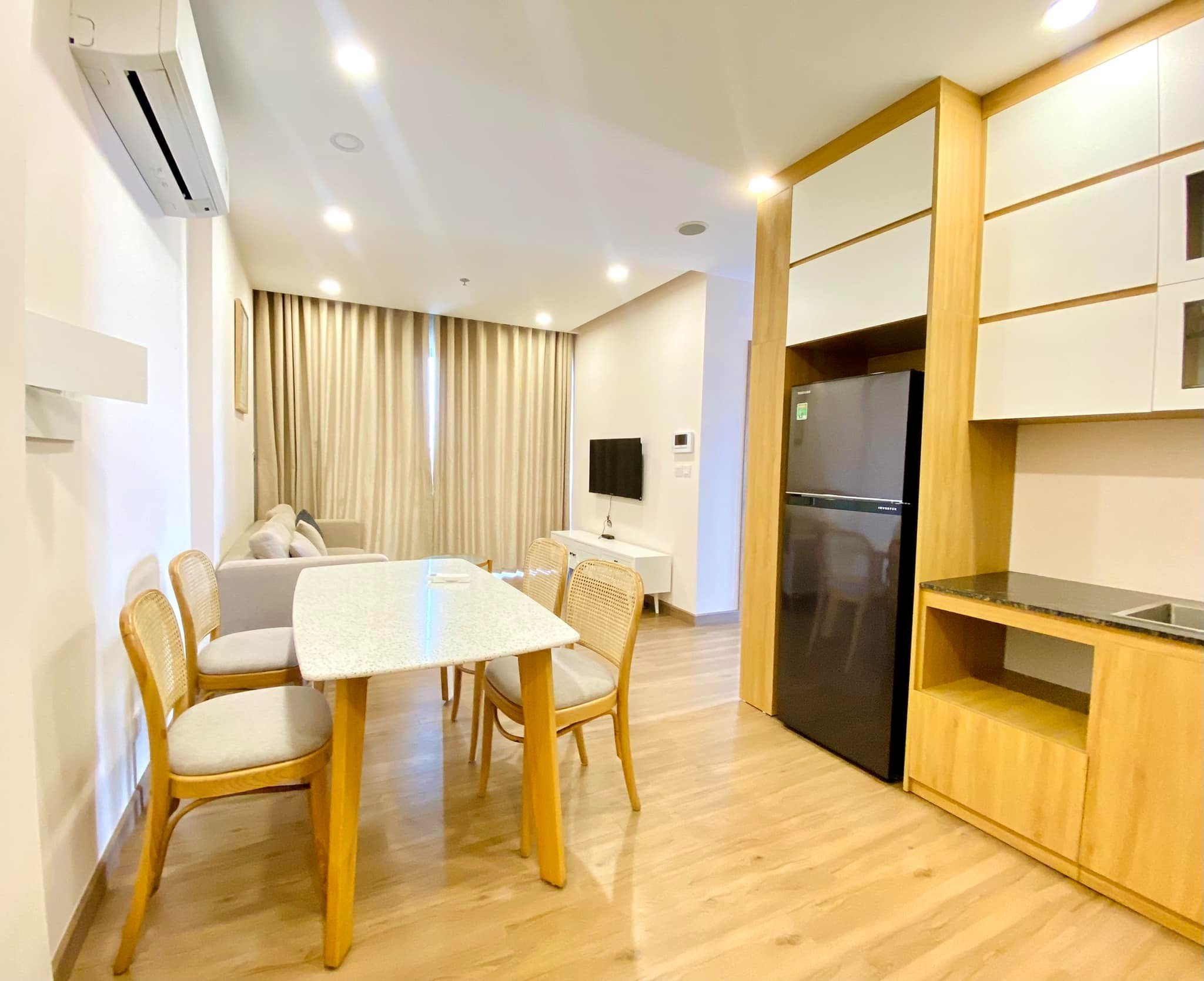 New 3 bedrooms apartment with filly furnished