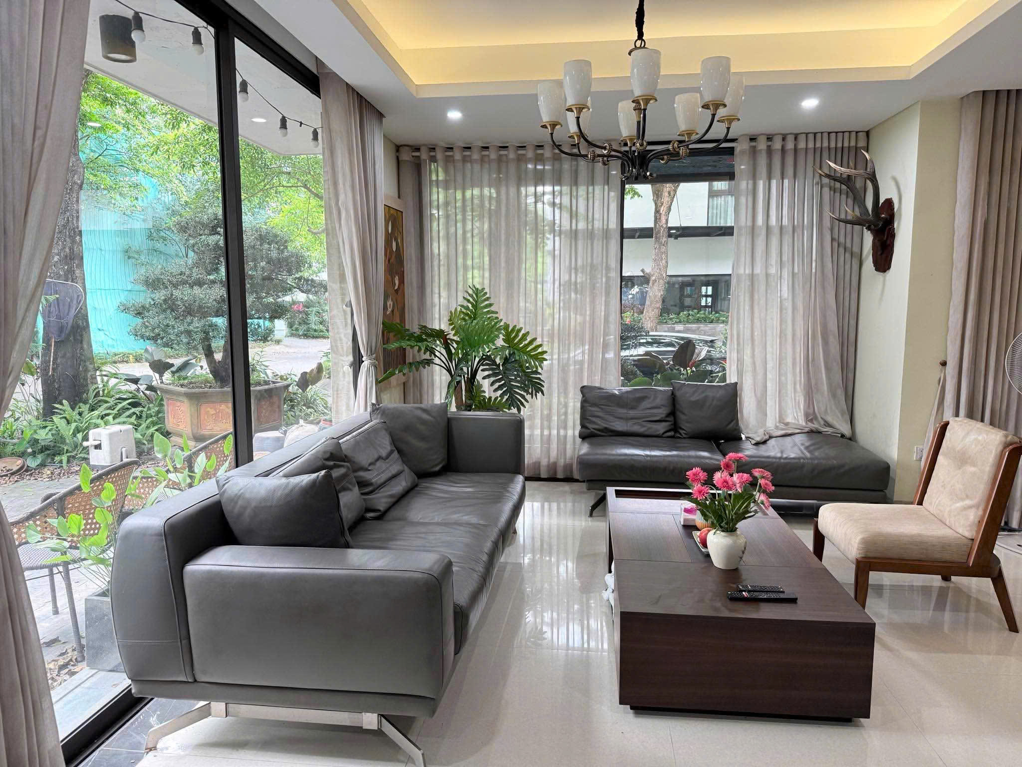 Nice villa with 3 bedrooms for rent in Vuon Tung Ecopark
