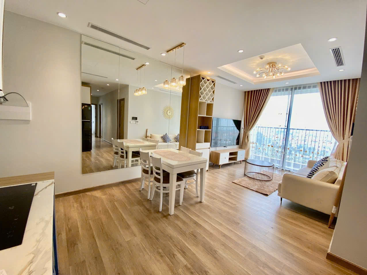 Reason price 3 bedrooms apartment in Landmark 1 tower